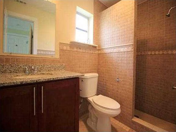 4th image of 10420 NW 40th Pl