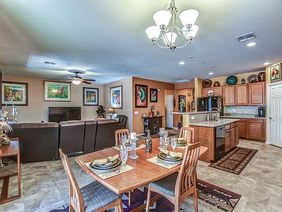 3rd image of 2920 E Meadowview Dr