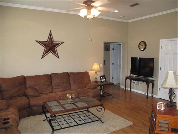 2nd image of 2510 Ashley Ln