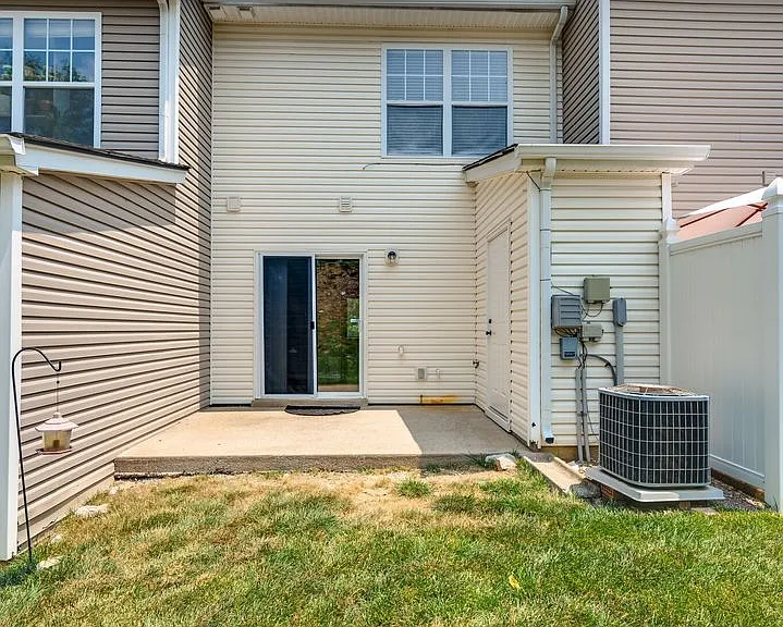 209 Shadow Glen Dr — Photo 32