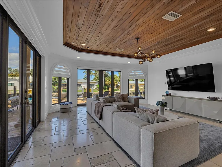 1011 Rhodes Villa Ave — Photo 55