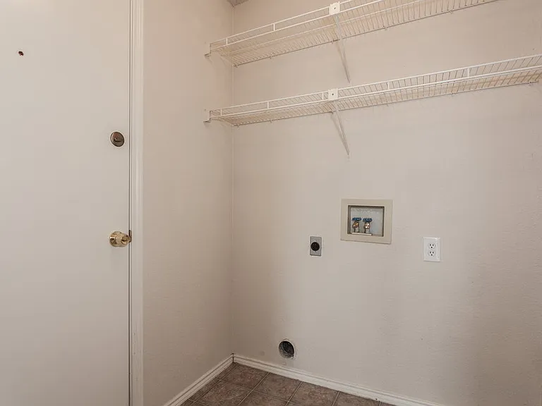 10216 Aurora Dr — Photo 10