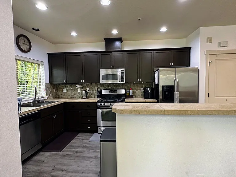 783 NE Adwick Dr — Photo 7