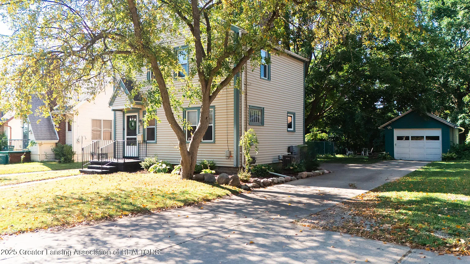 1510 E Oakland Ave photo 1