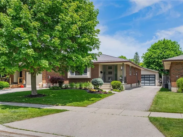 148 Wedgewood Dr, Cambridge, ON N1S 3X9