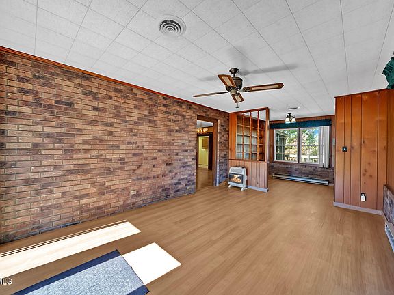 2nd image of 306 Oak Glen Cir