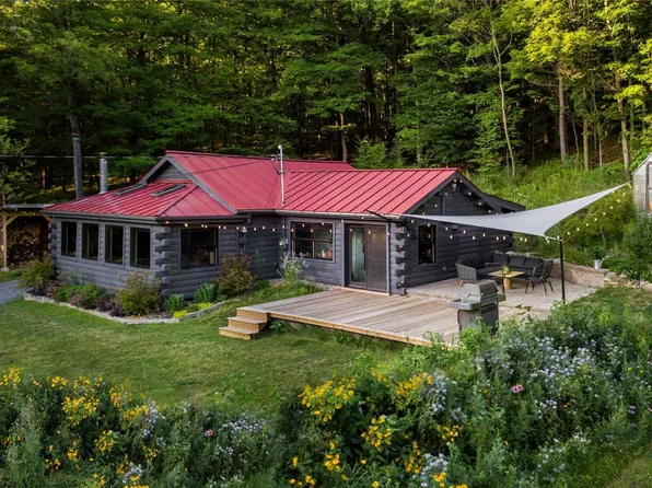 8 Sunset Trail, Pleasant Valley, NY 12569