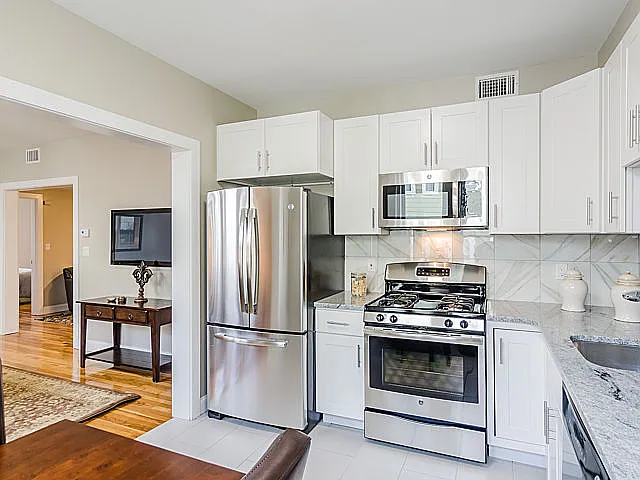4 Leicester St #4 — Photo 2