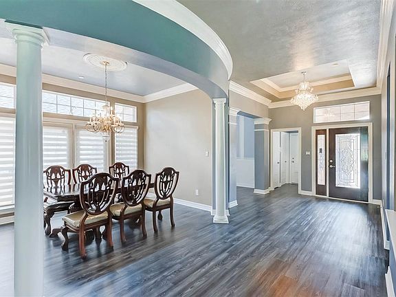 3rd image of 7711 Golfhill Dr