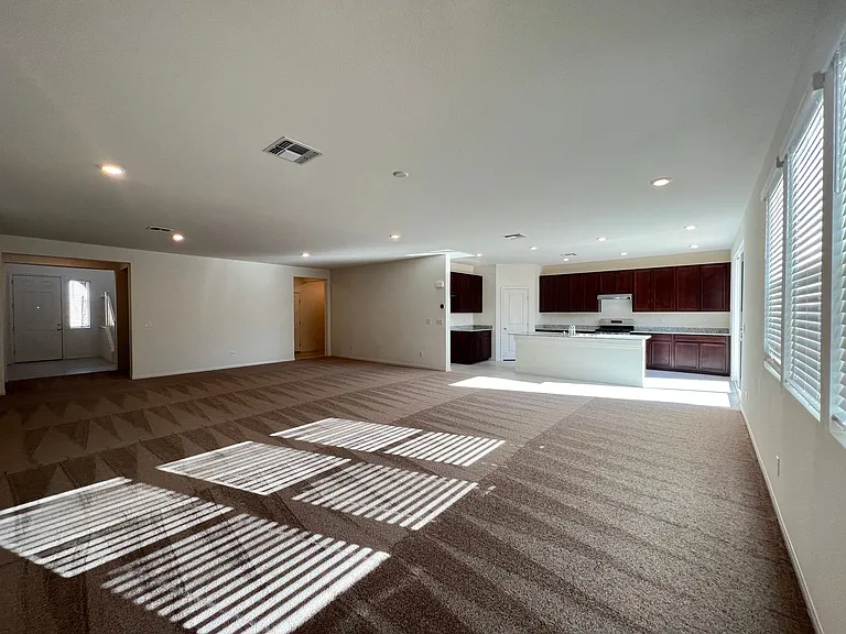 7569 W Mistral Ave — Photo 6