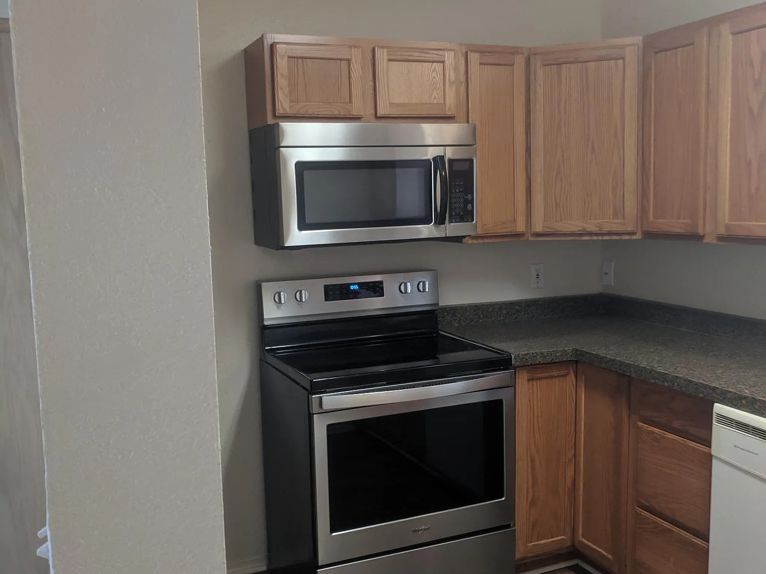 2 bed, 1.5 bath, 990 sqft, $1,350 — Photo 2
