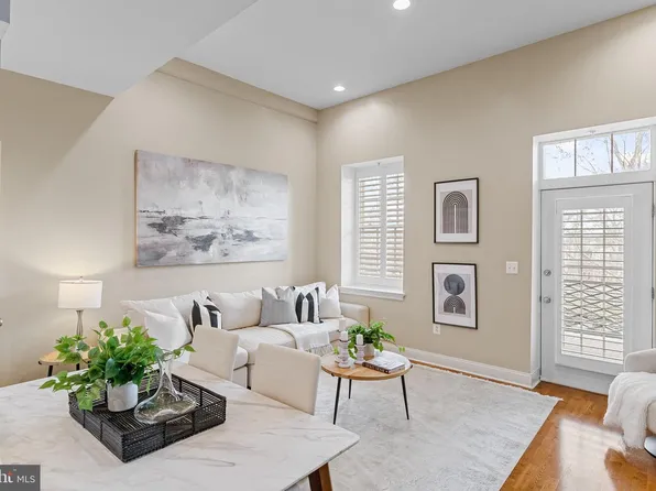 1 Academy Cir Unit 302, Philadelphia, PA 19146