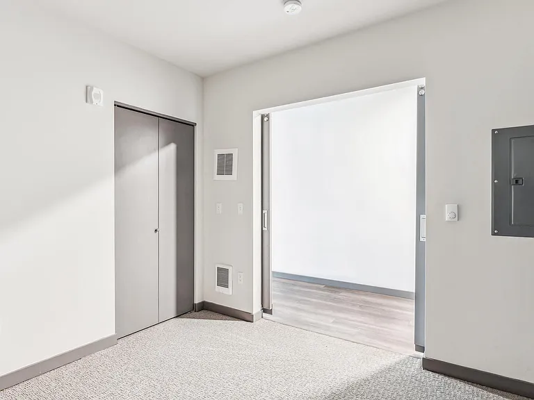 Madison Plaza — Photo 12