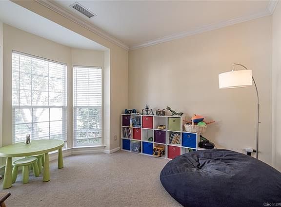 3rd image of 223 Tyndale Ct