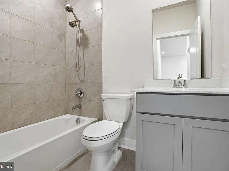 114 King St #B — Photo 12