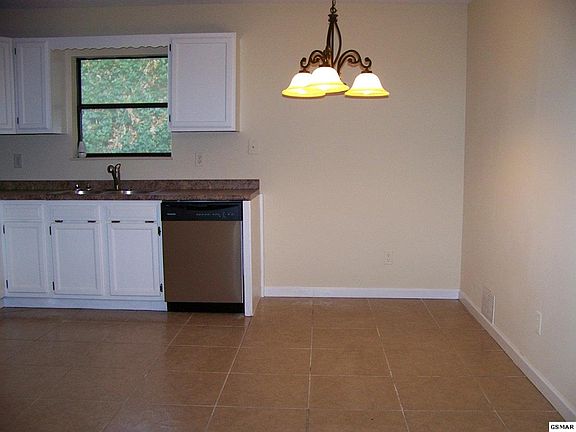 4th image of 2220 Cove Creek Dr