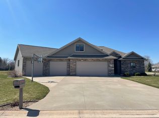 N8439 Muirfield Way, MENASHA, WI 54952