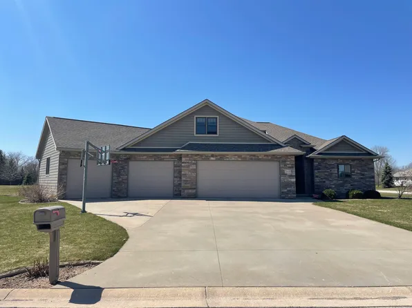 N8439 Muirfield Way, Menasha, WI 54952