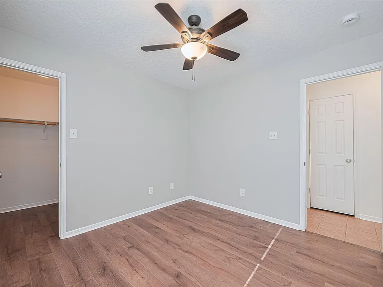 12230 Hawthorne Hill Cir — Photo 41