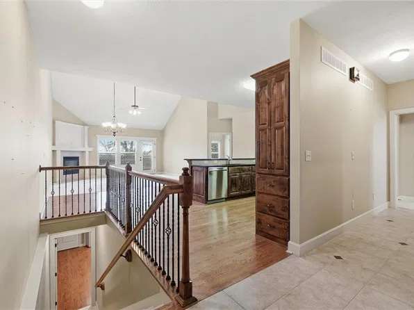 811 NE Lone Hill Dr, Lees Summit, MO 64064