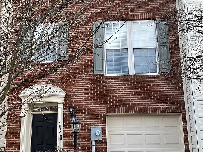 106 Pittman Ct — Photo 1