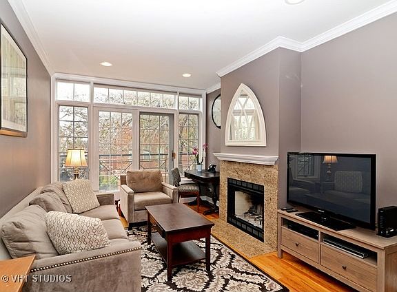 2nd image of 2233 N Hoyne Ave #2