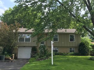 1075 Browning Ln, Lake Zurich, IL 60047