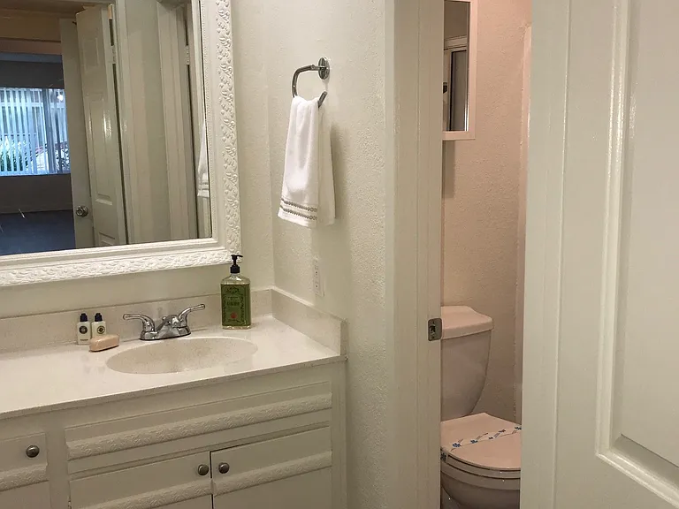 Woodcliff Apartments — Photo 63