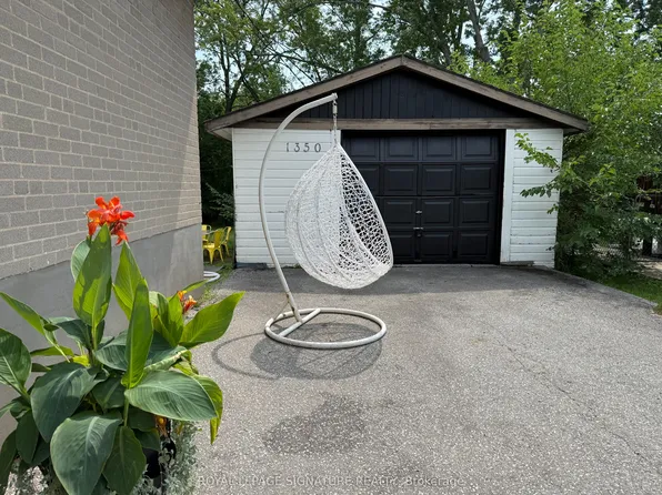 1350 Rebecca St, Oakville, ON L6L 1Z4