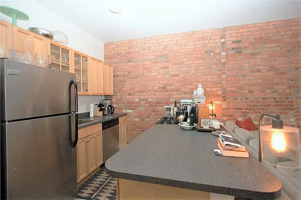 Rented by R New York | media 12