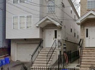 687 S 17th St, Newark, NJ 07103