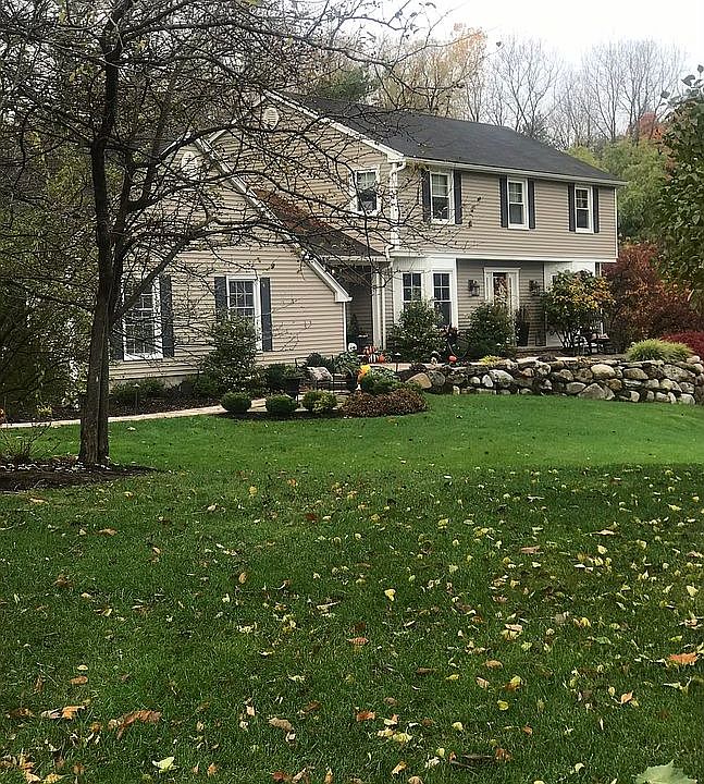 2nd image of 1318 New Seabury Ln