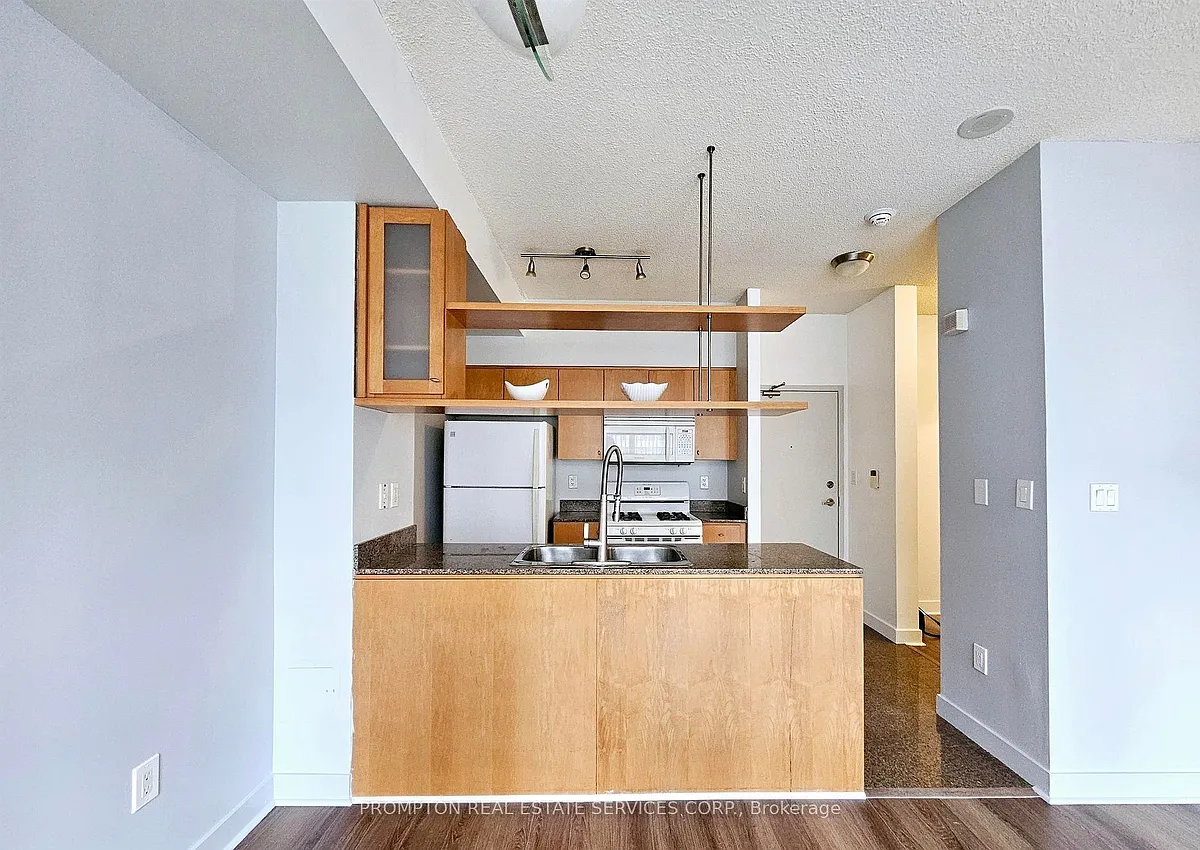 Building Photo - 9 Spadina Ave #709