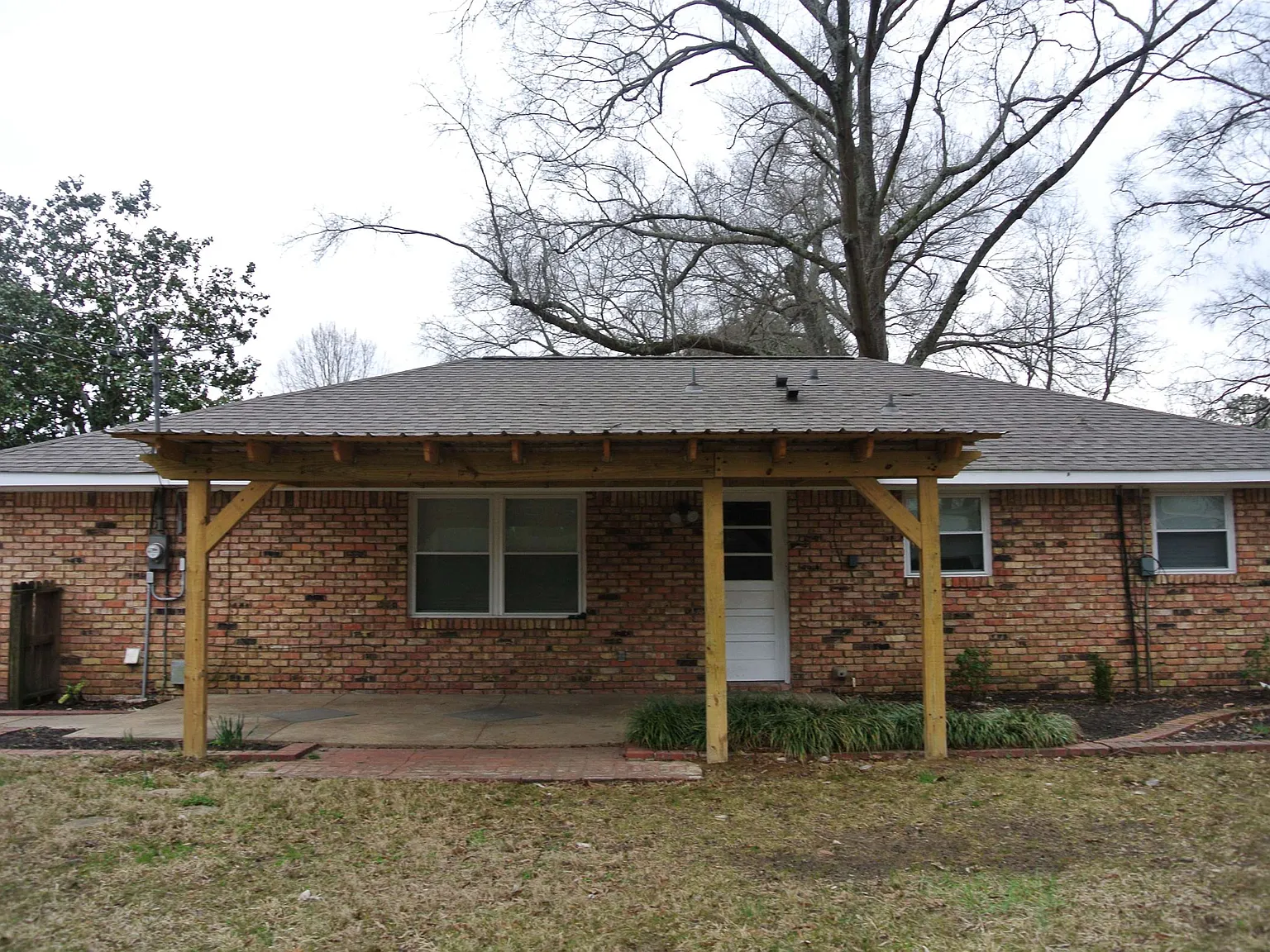 3 bed, 2.0 bath, 1444 sqft, $2,000 — Photo 2