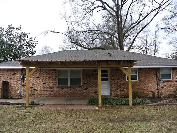 3rd image of 426 Cardinal Dr