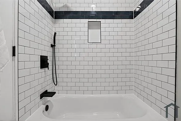 212 36th St NE #4 — Photo 7