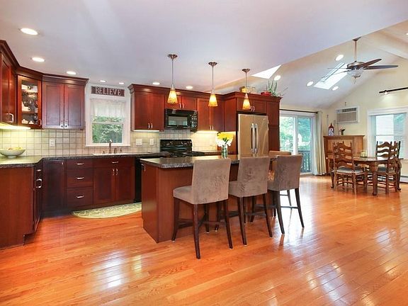 2nd image of 31 Shady Lane Dr