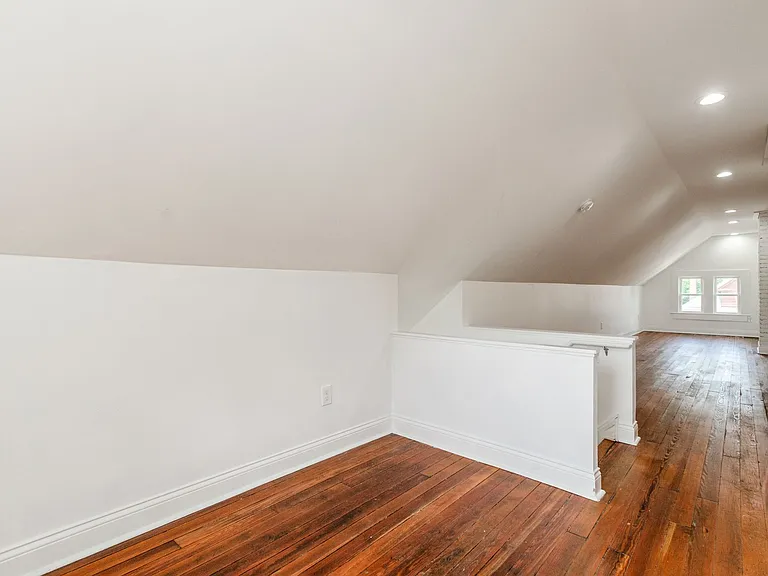 942 Linwood Ave — Photo 32