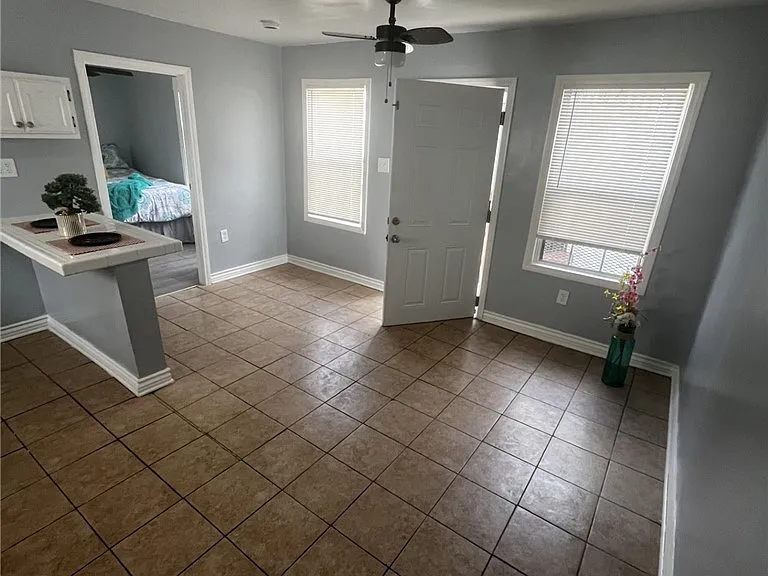 4520 S Normandie Ave — Photo 4