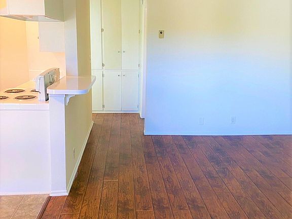 4th image of 20356 Cohasset St