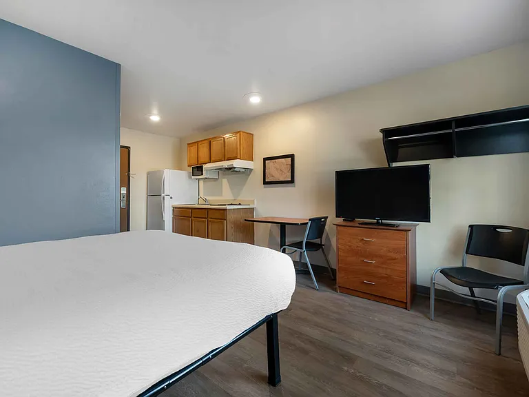Deluxe Studio - 1 Full Bed