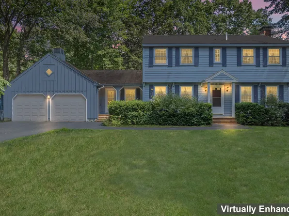27 Arbor Avenue, Topsham, ME 04086