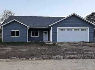 921 Woodland Ave, Riceville, IA 50466