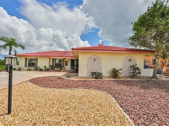 2nd image of 6515 Santiago Ct