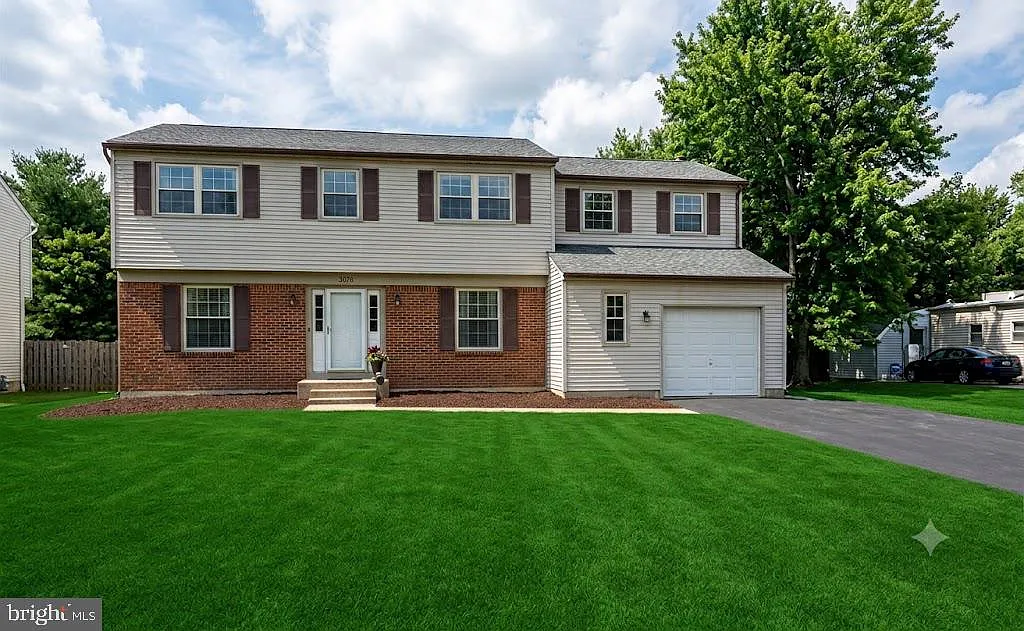 6 bed, 2.5 bath, 2574 sqft, $3,400 — Photo 1