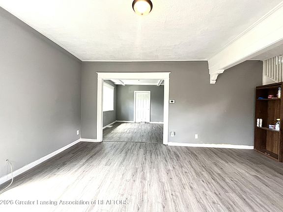 4th image of 933 Porter St