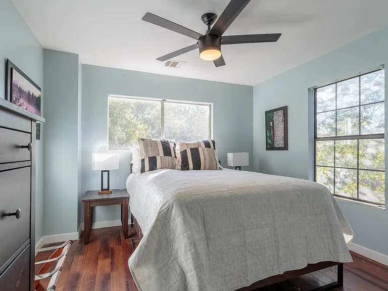 1307 Perez St — Photo 6