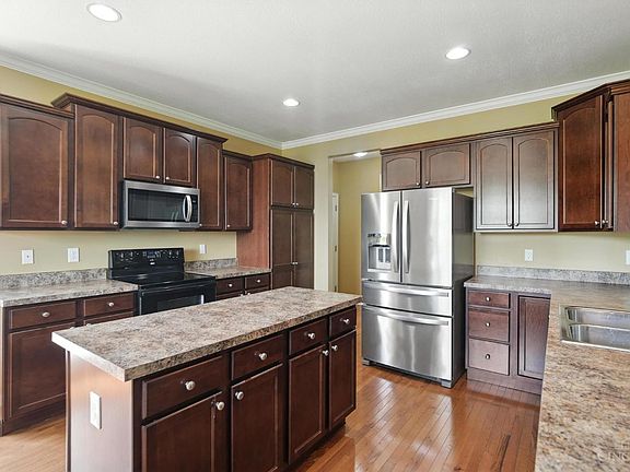 4th image of 7542 Hickory Knoll Dr
