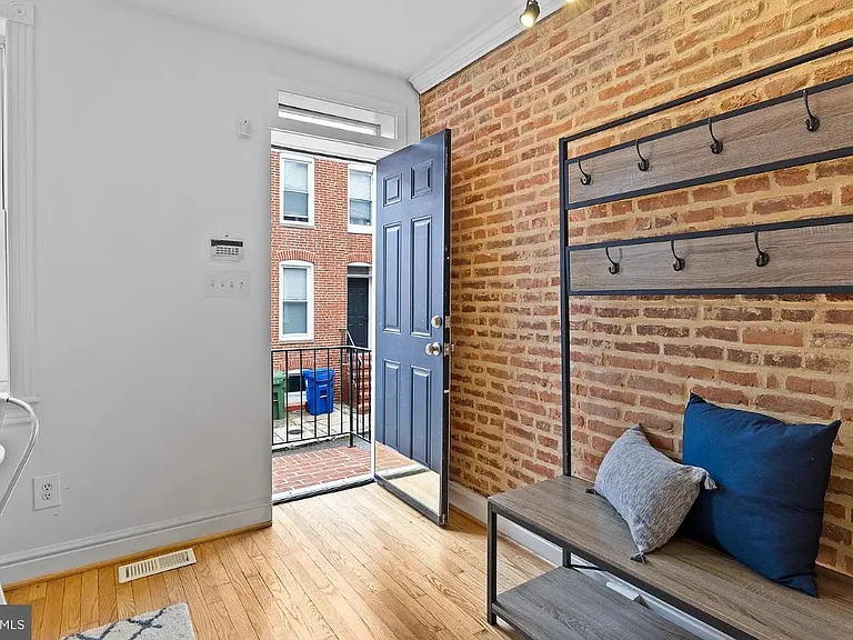 1711 William St — Photo 2