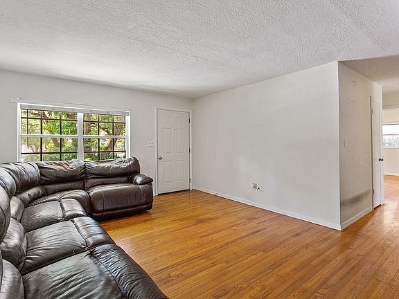 3rd image of 2539 Krueger Ln
